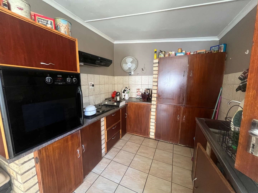 4 Bedroom Property for Sale in Kanoneiland Northern Cape